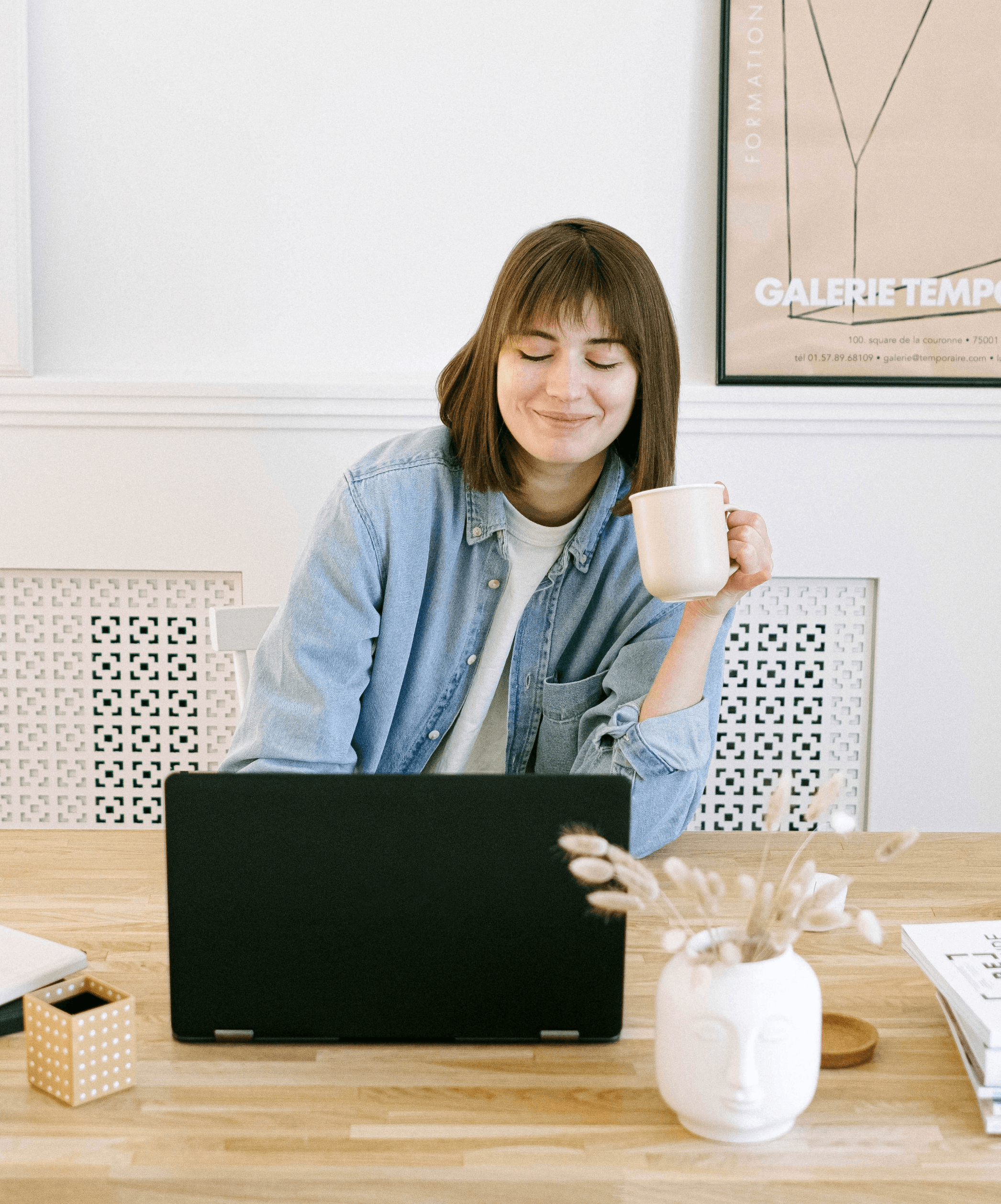 Satisfied manager works with Visiwise